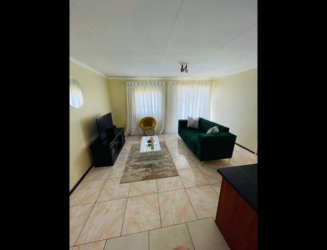 1 BEDROOM APARTMENT FOR SALE IN BRAMLEY VIEW